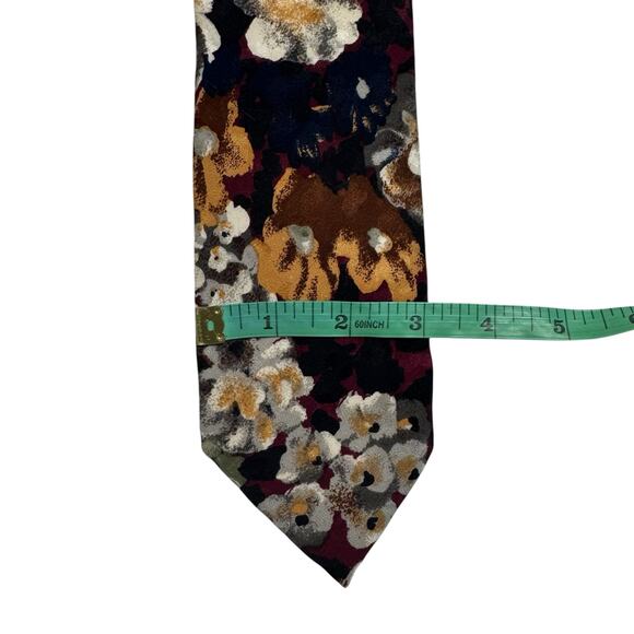 Vintage GUY LAROCHE Red Floral 100% Silk Tie Art Painted Made in USA - Picture 5 of 5